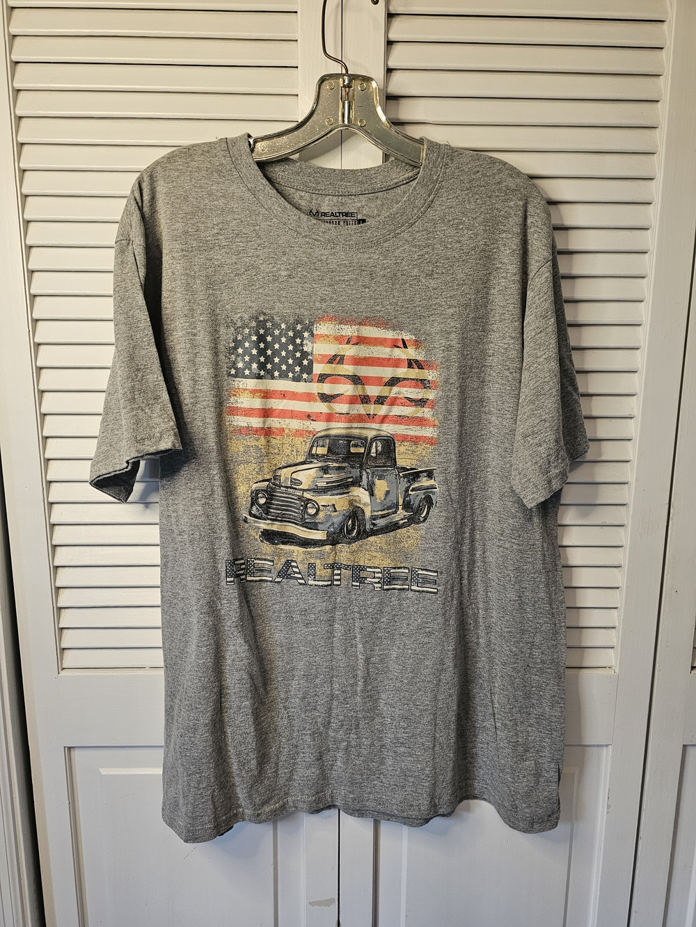 Men's Realtree Grey Short-Sleeve SZ- LG Tee Vintage FORD Truck & Flag Graphic